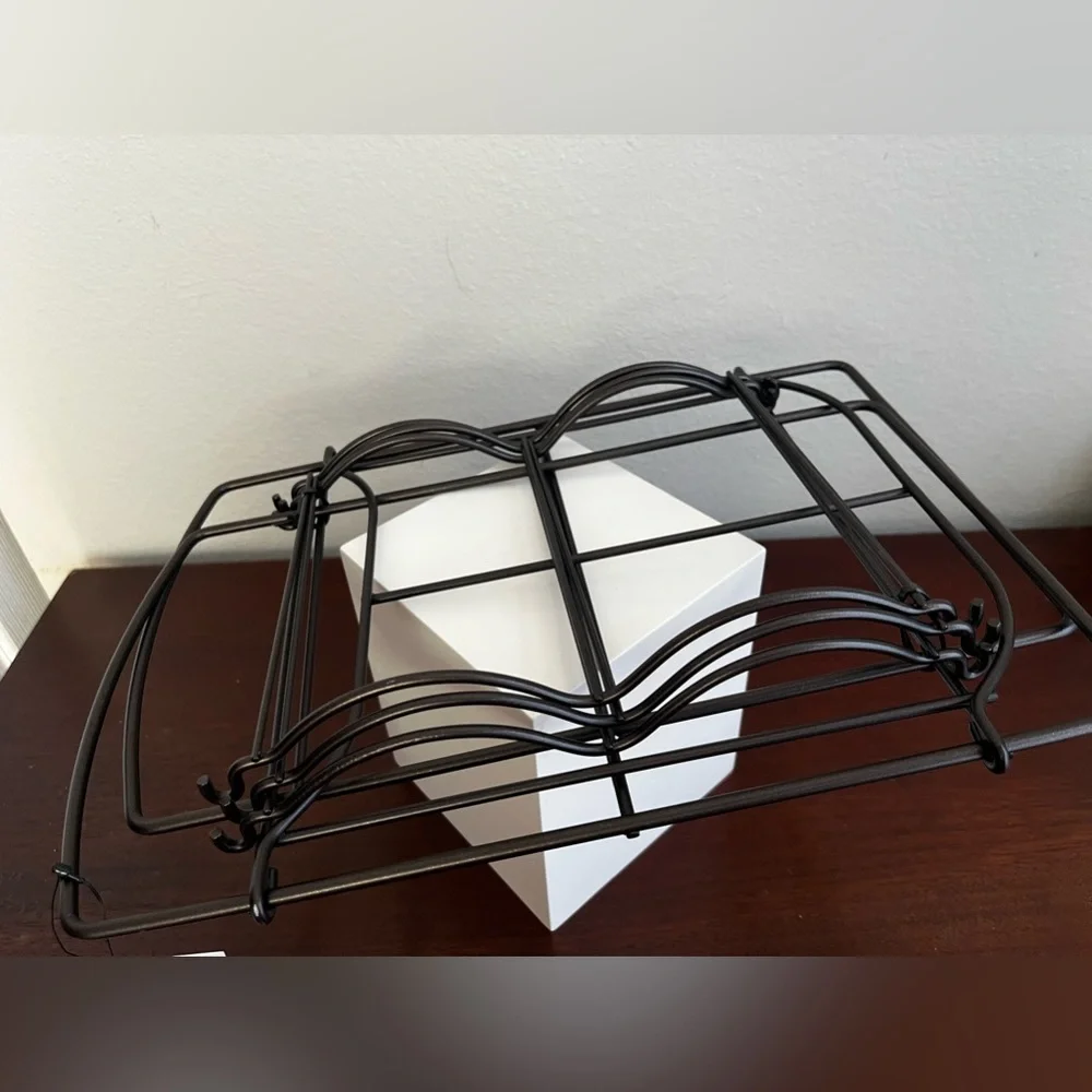 Collapsible metal bottle rack